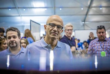 nadella-and-men.jpg
