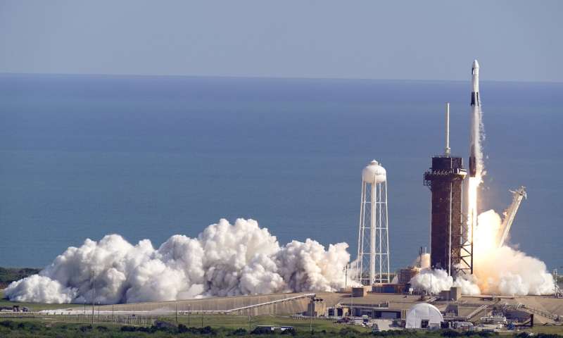 Double Dragons: SpaceX launches space station supplies