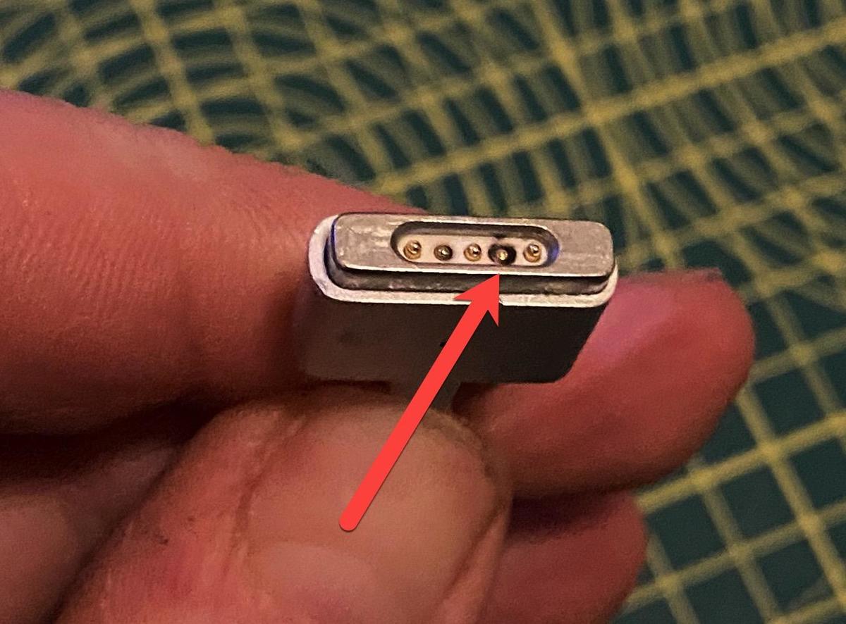 The problem - a burnt connector pin