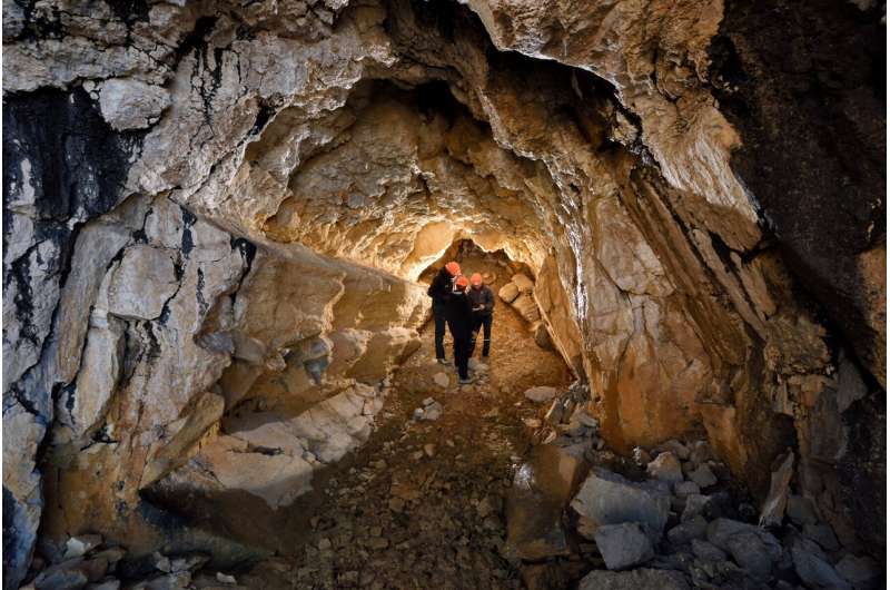 Greenland caves: Time travel to a warm Arctic