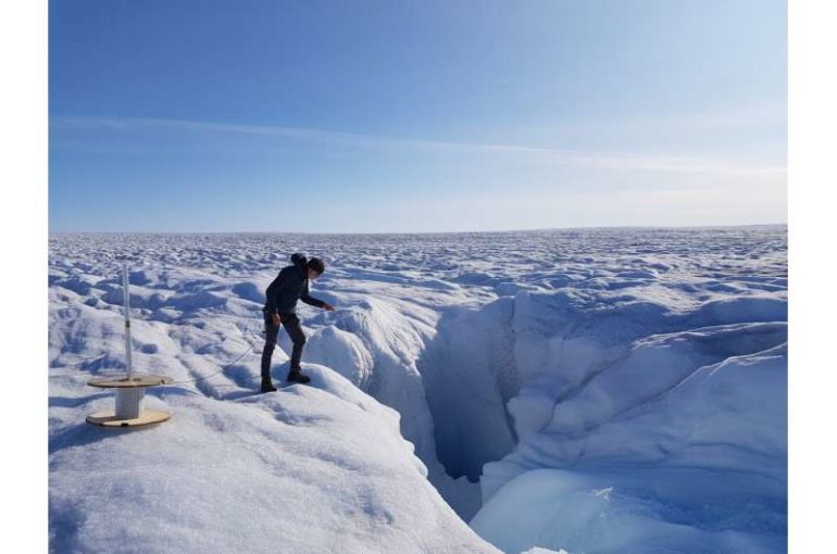Fibre-optics used to take the temperature of Greenland Ice Sheet
