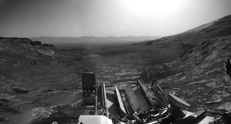 NASA's Curiosity rover sends a picture postcard from Mars
