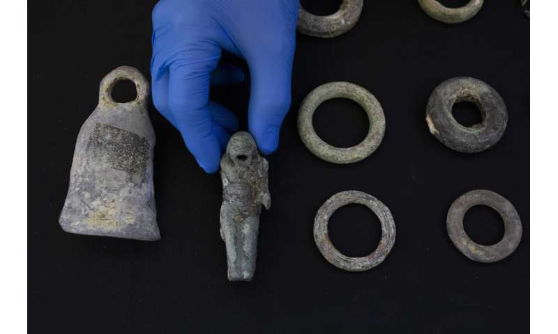 Israeli archaeologists find treasures in ancient shipwrecks