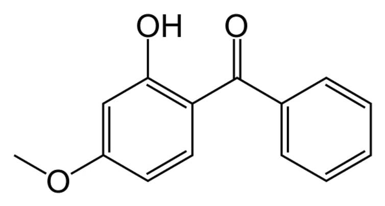 A chemical diagram of oxybenzone.