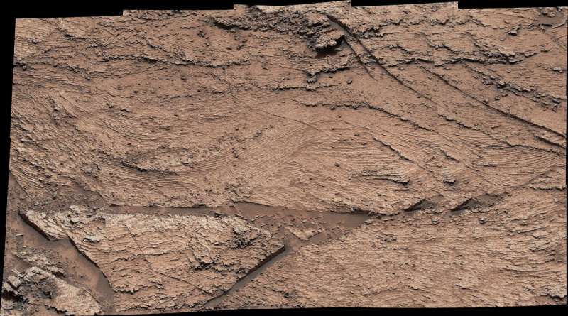 Curiosity captures stunning views of a changing Mars landscape