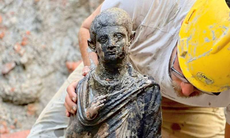 Discovery of bronzes rewrites Italy's Etruscan-Roman history