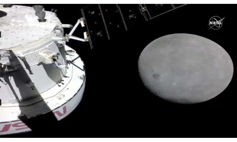 NASA capsule buzzes moon, last big step before lunar orbit