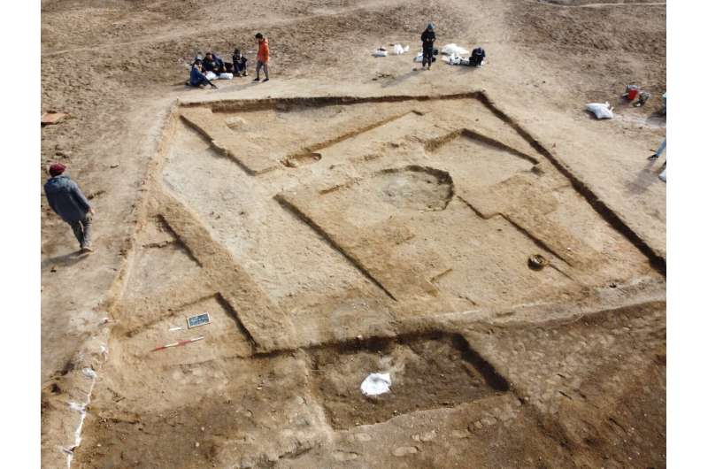 At a southern Iraq site, unearthing the archaeological passing of time