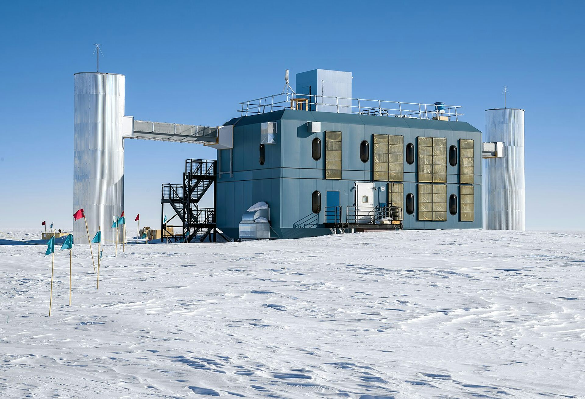 Icecube Researchers Detect A Rare Type Of Energetic Neutrino Sent From 