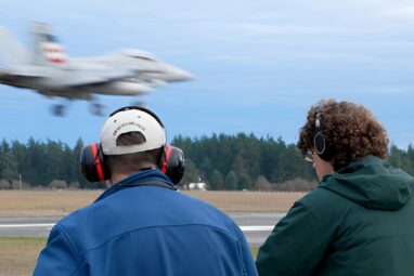 Navy Growler jet noise over Washington state's Whidbey Island ...