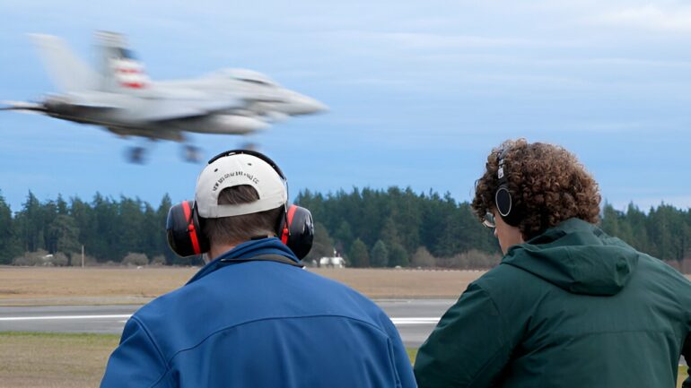 Navy Growler jet noise over Washington state's Whidbey Island ...