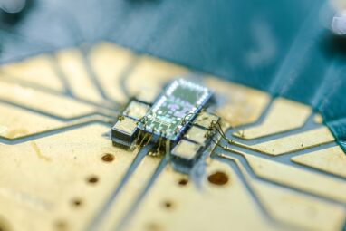 Researchers develop world's smallest quantum light detector on a ...