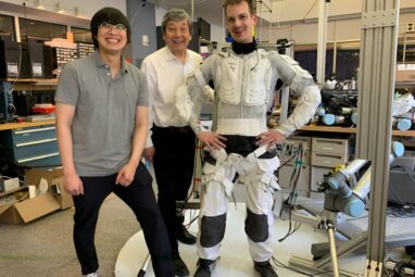 Robotic 'superlimbs' could help moonwalkers recover from falls
