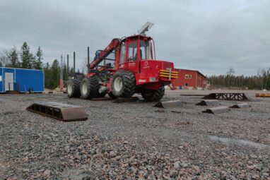 AI system successfully operates 16-ton forest machine