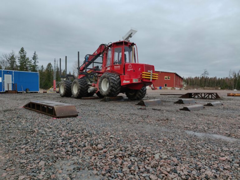 AI system successfully operates 16-ton forest machine