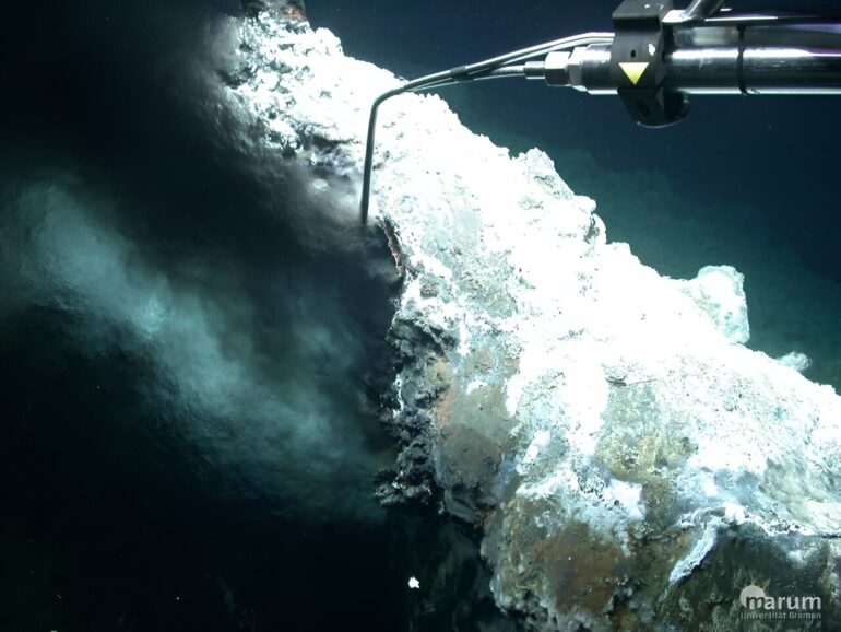 Investigating newly discovered hydrothermal vents at depths of ...