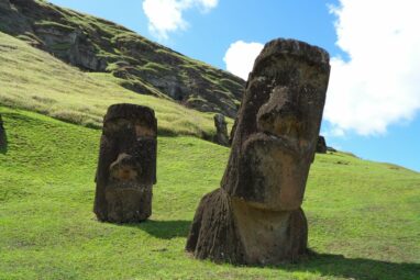 Study challenges popular idea that Easter islanders committed ...