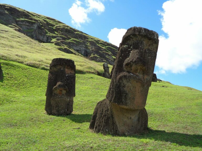 Study challenges popular idea that Easter islanders committed ...