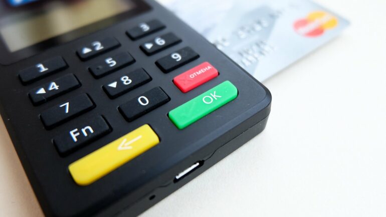 Study finds we spend more with cashless payments