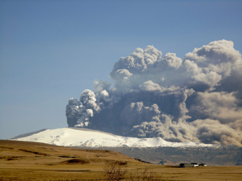 Study shows video analysis of Iceland 2010 eruption could improve ...