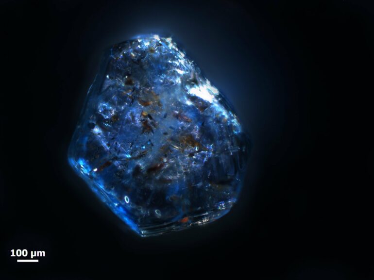 A blue miracle in the Eifel: How sapphires formed in volcanoes