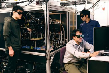 Researchers trap atoms, force them to serve as photonic transistors