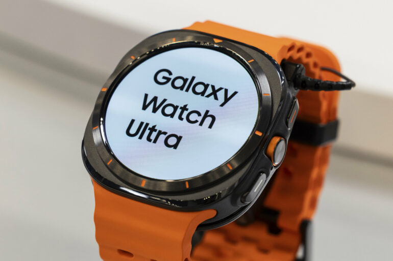 Samsung brings tech's latest fashion to wearable technology with ...