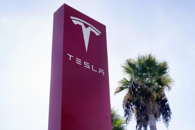 Tesla recalling more than 1.8M vehicles due to hood issue - WTOP News