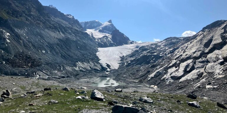 Uncovering the link between meltwater and groundwater in mountain ...