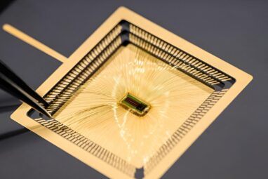 Miniaturized brain-machine interface processes neural signals in ...