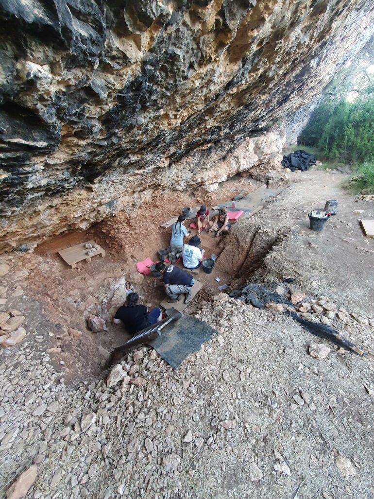 Rare archaeological site reveals 'surprising' Neanderthal behavior ...