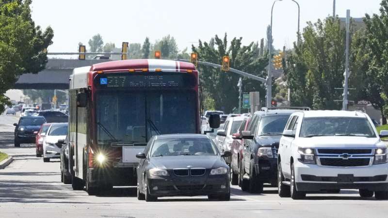 Cars talking to one another could help reduce fatal crashes on US roads