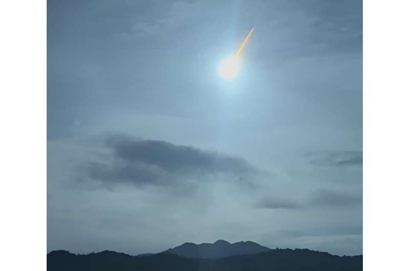 Small, harmless asteroid burns up in Earth's atmosphere over the Philippines