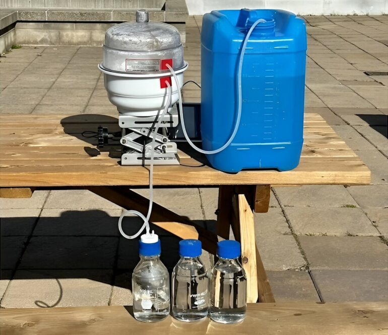 Energy-efficient device uses solar power to turn seawater into ...