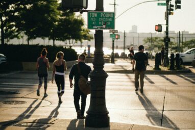 Study shows virtual reality may help pedestrians and cyclists ...