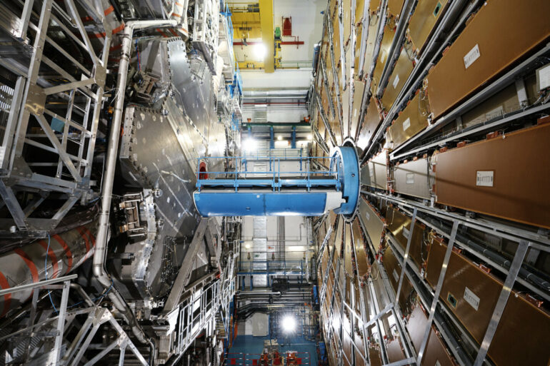 Decoding top quarks with precision: Experiment at Large Hadron ...