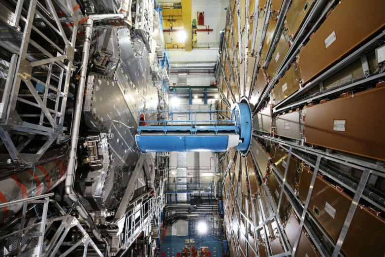 Decoding top quarks with precision: Experiment at Large Hadron ...