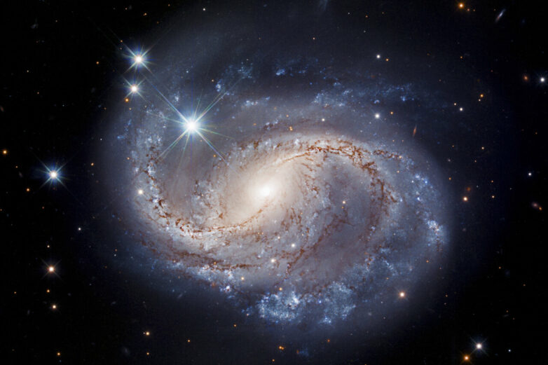 Hubble captures majestic barred spiral galaxy NGC 6956