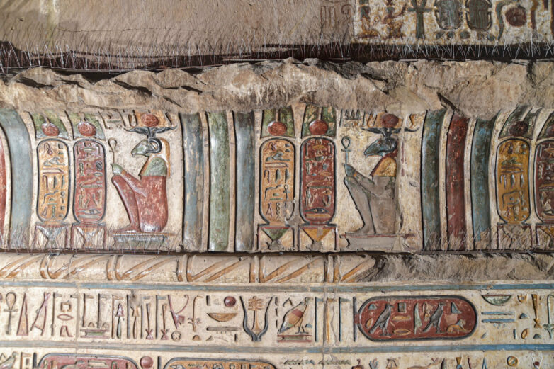 New paintings and details uncovered in the Egyptian temple of Esna