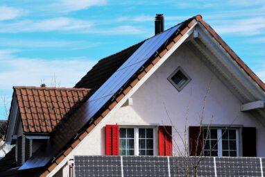 Rooftop solar panels impact temperatures during the day and night ...