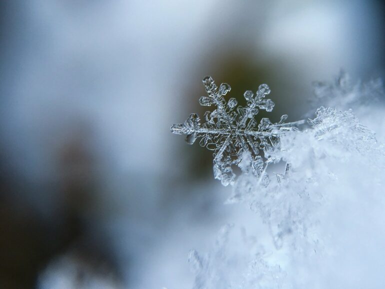 Snowflake dance analysis could improve rain forecasts