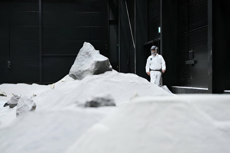 Walking on the Moon in Cologne: Europe's lunar life simulator