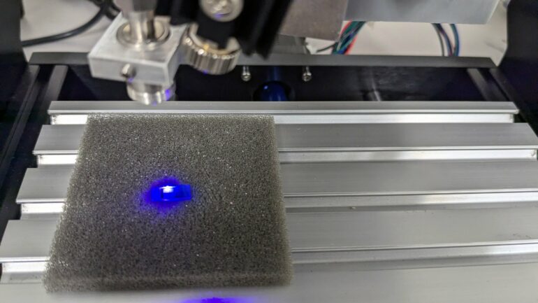 Brighter and more efficient LEDs with low polarization resist ...