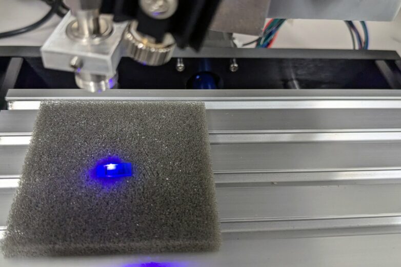 Brighter and more efficient LEDs with low polarization resist ...