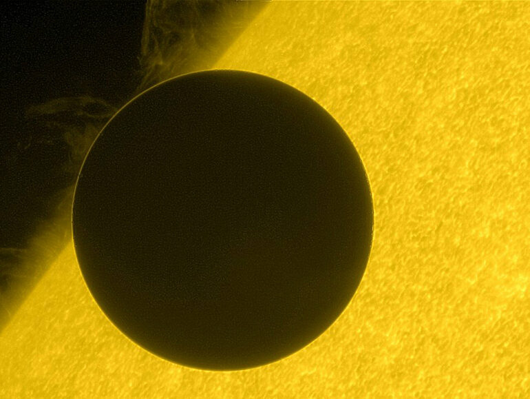 A rare Venus solar transit helps unravel exoplanet atmospheres