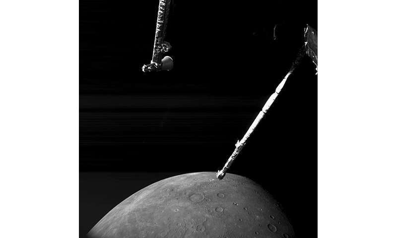 Spacecraft buzzes Mercury's north pole and beams back stunning photos