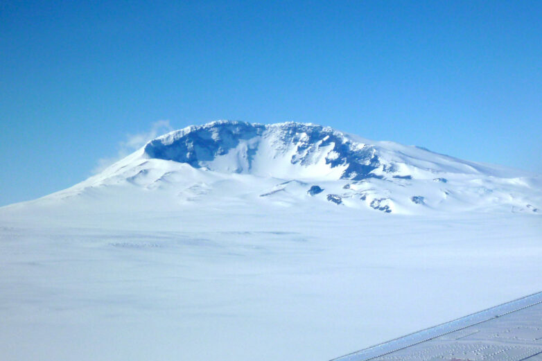 Active Volcano Discovered Under Antarctic Ice Sheet | Live Science