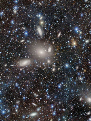 Dark energy camera captures the glittering galaxies of the Antlia ...