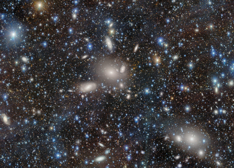 Dark energy camera captures the glittering galaxies of the Antlia ...