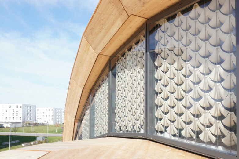 Self-adjusting shading system mimics pine cones for energy ...